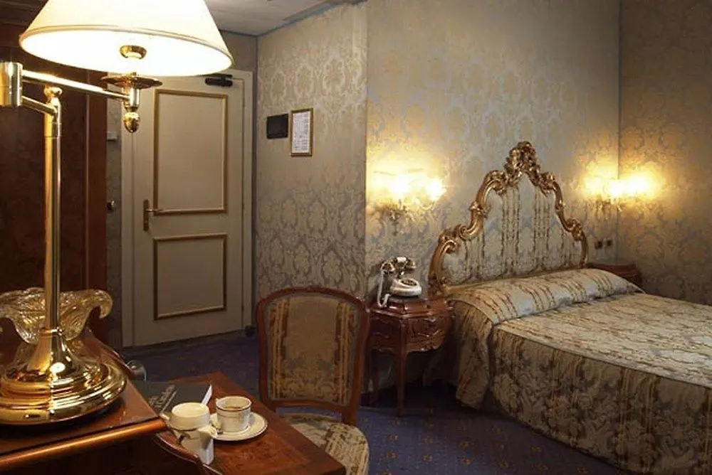 Al Ponte Antico Hotel Venice 4*,